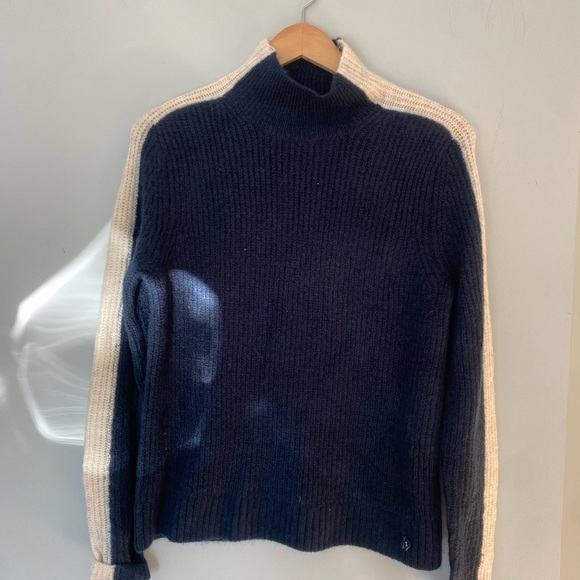 Abercrombie sweater. Navy blue and white size small - Picture 2 of 4